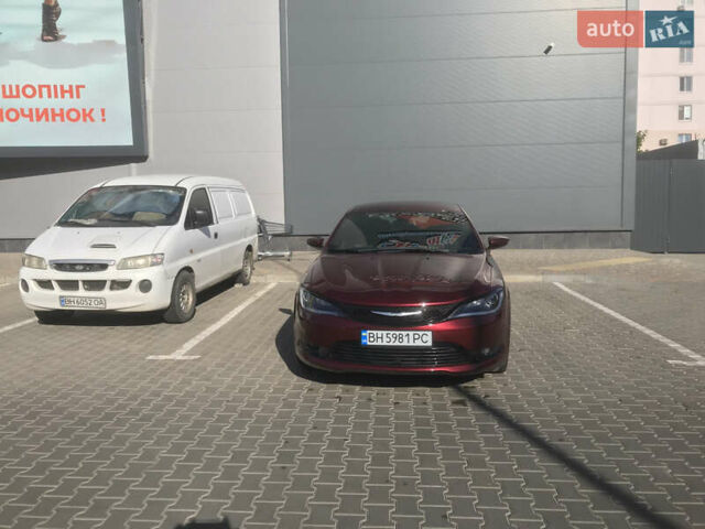 Красный Крайслер 200, объемом двигателя 2.4 л и пробегом 200 тыс. км за 9000 $, фото 2 на Automoto.ua