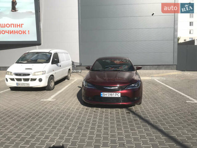 Красный Крайслер 200, объемом двигателя 2.4 л и пробегом 200 тыс. км за 9000 $, фото 3 на Automoto.ua