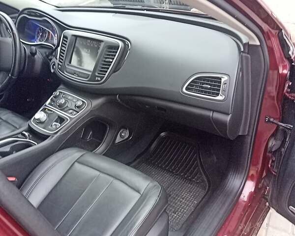 Червоний Крайслер 200, об'ємом двигуна 3.6 л та пробігом 118 тис. км за 10900 $, фото 4 на Automoto.ua