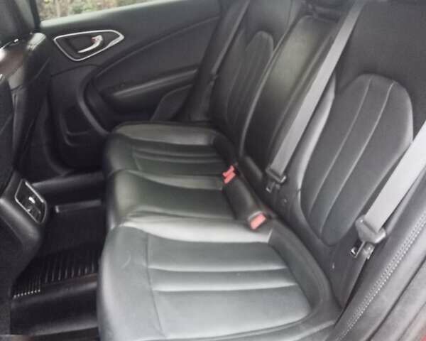 Червоний Крайслер 200, об'ємом двигуна 3.6 л та пробігом 118 тис. км за 10900 $, фото 13 на Automoto.ua