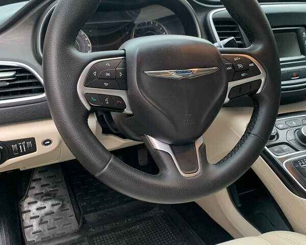 Красный Крайслер 200, объемом двигателя 2.4 л и пробегом 207 тыс. км за 9300 $, фото 8 на Automoto.ua
