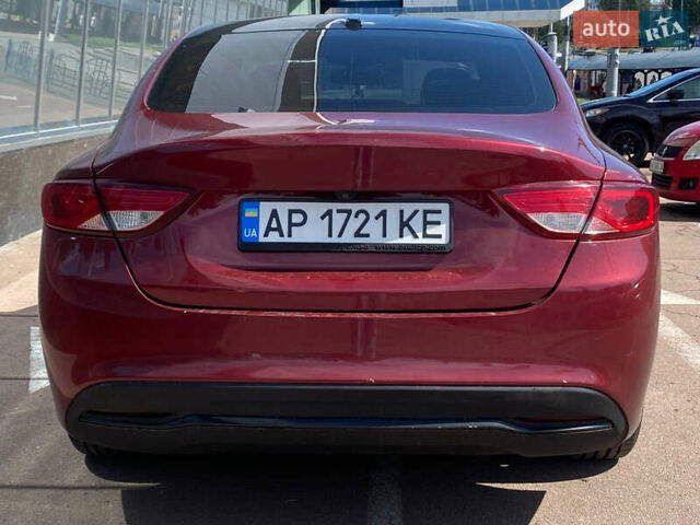 Красный Крайслер 200, объемом двигателя 2.4 л и пробегом 177 тыс. км за 9990 $, фото 3 на Automoto.ua