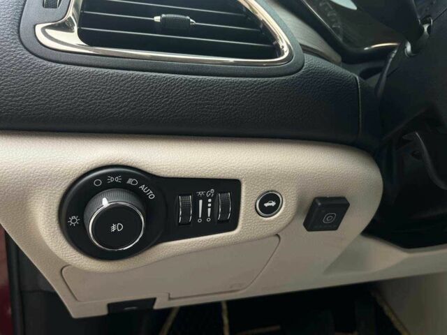 Красный Крайслер 200, объемом двигателя 3.6 л и пробегом 208 тыс. км за 13200 $, фото 10 на Automoto.ua