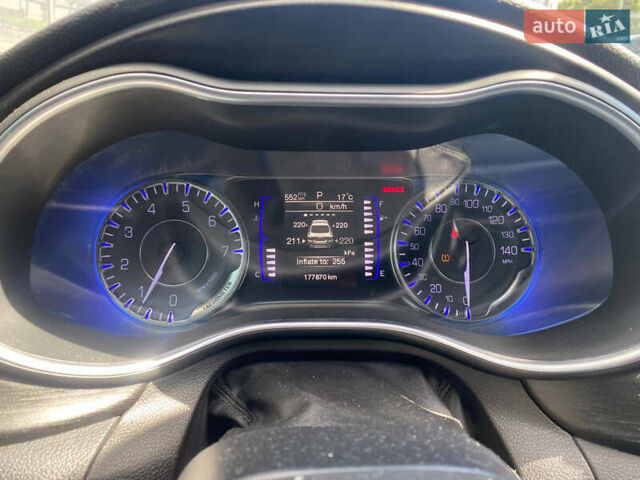 Красный Крайслер 200, объемом двигателя 2.4 л и пробегом 177 тыс. км за 9990 $, фото 27 на Automoto.ua