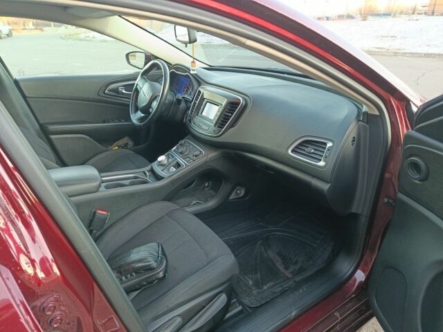 Червоний Крайслер 200, об'ємом двигуна 2.4 л та пробігом 88 тис. км за 10800 $, фото 5 на Automoto.ua