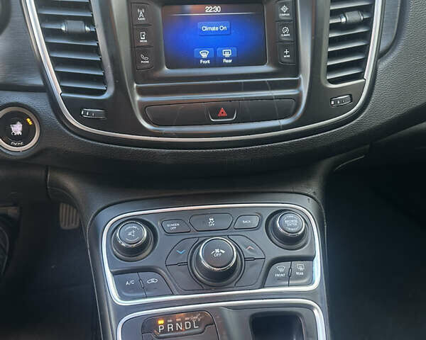 Красный Крайслер 200, объемом двигателя 2.36 л и пробегом 240 тыс. км за 8800 $, фото 7 на Automoto.ua