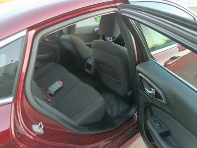 Червоний Крайслер 200, об'ємом двигуна 2.4 л та пробігом 88 тис. км за 10800 $, фото 6 на Automoto.ua