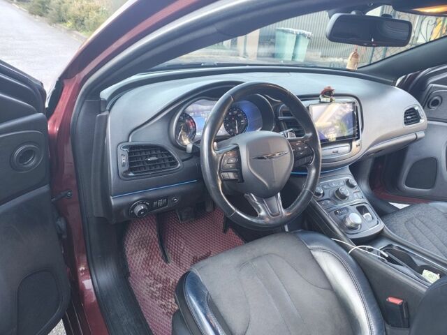 Красный Крайслер 200, объемом двигателя 2.4 л и пробегом 190 тыс. км за 11000 $, фото 4 на Automoto.ua