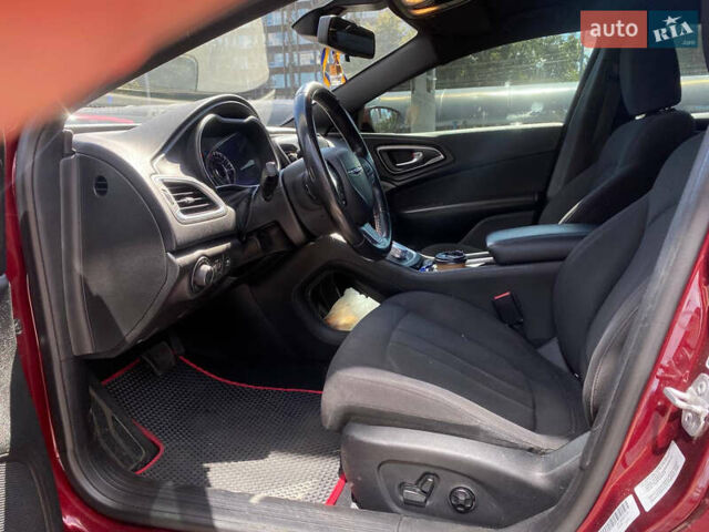 Красный Крайслер 200, объемом двигателя 2.4 л и пробегом 177 тыс. км за 9990 $, фото 9 на Automoto.ua