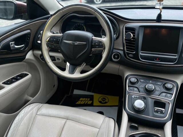 Красный Крайслер 200, объемом двигателя 3.6 л и пробегом 208 тыс. км за 13200 $, фото 16 на Automoto.ua