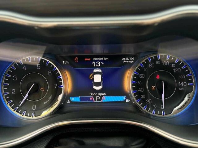 Красный Крайслер 200, объемом двигателя 3.6 л и пробегом 208 тыс. км за 13200 $, фото 11 на Automoto.ua