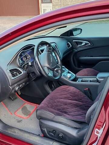 Красный Крайслер 200, объемом двигателя 2.36 л и пробегом 150 тыс. км за 8500 $, фото 5 на Automoto.ua