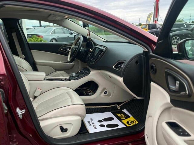 Красный Крайслер 200, объемом двигателя 3.6 л и пробегом 208 тыс. км за 13200 $, фото 18 на Automoto.ua