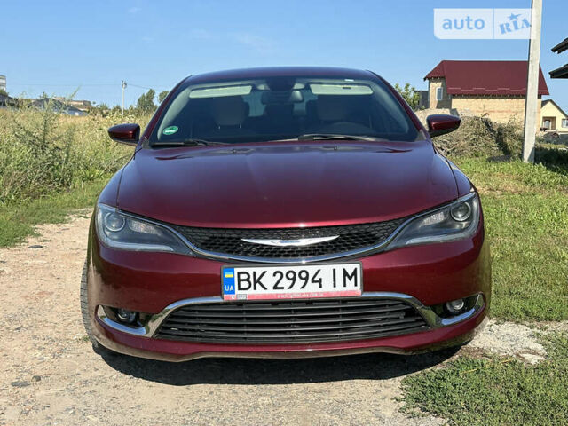 Красный Крайслер 200, объемом двигателя 2.4 л и пробегом 207 тыс. км за 9300 $, фото 2 на Automoto.ua