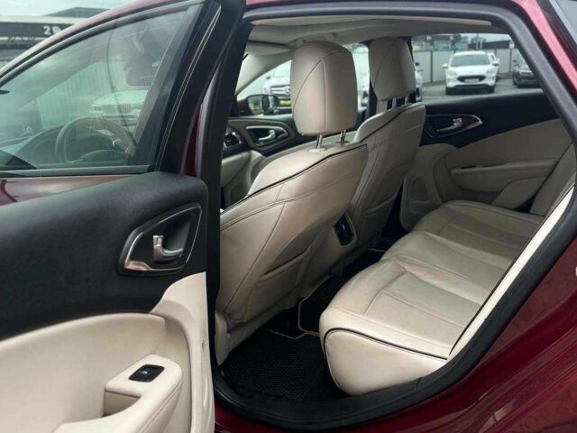 Красный Крайслер 200, объемом двигателя 3.6 л и пробегом 208 тыс. км за 13200 $, фото 19 на Automoto.ua