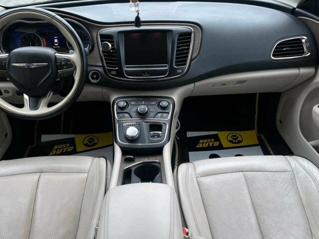 Красный Крайслер 200, объемом двигателя 3.6 л и пробегом 208 тыс. км за 13200 $, фото 15 на Automoto.ua