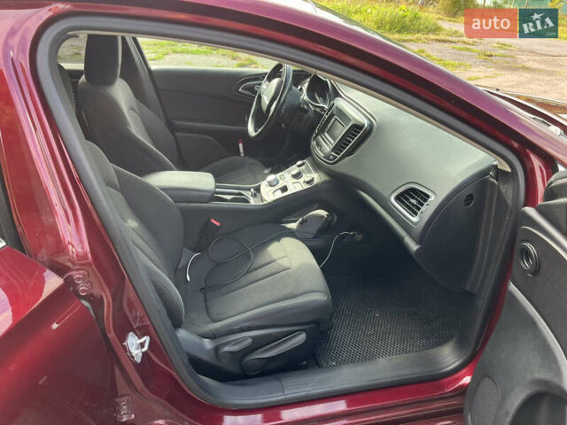 Червоний Крайслер 200, об'ємом двигуна 2.36 л та пробігом 188 тис. км за 8000 $, фото 6 на Automoto.ua