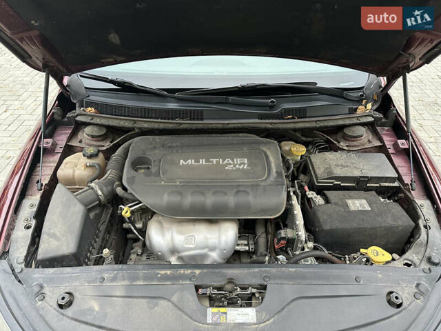 Красный Крайслер 200, объемом двигателя 2.36 л и пробегом 197 тыс. км за 9500 $, фото 37 на Automoto.ua