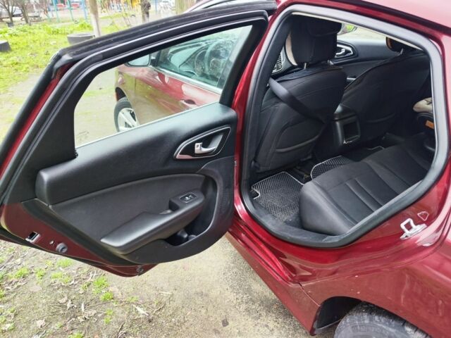 Червоний Крайслер 200, об'ємом двигуна 2.4 л та пробігом 247 тис. км за 10500 $, фото 7 на Automoto.ua