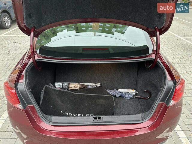 Красный Крайслер 200, объемом двигателя 2.36 л и пробегом 197 тыс. км за 9500 $, фото 22 на Automoto.ua