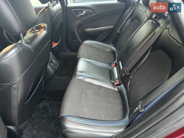 Красный Крайслер 200, объемом двигателя 2.36 л и пробегом 197 тыс. км за 9500 $, фото 15 на Automoto.ua