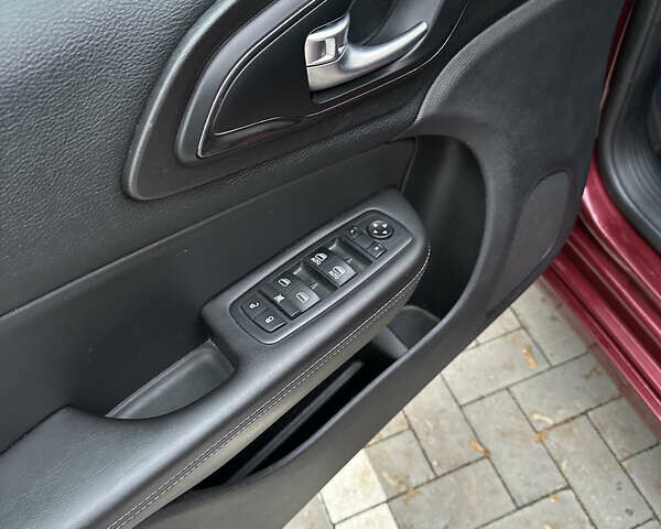 Красный Крайслер 200, объемом двигателя 2.36 л и пробегом 197 тыс. км за 9500 $, фото 25 на Automoto.ua