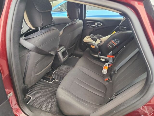 Червоний Крайслер 200, об'ємом двигуна 2.4 л та пробігом 247 тис. км за 10500 $, фото 12 на Automoto.ua