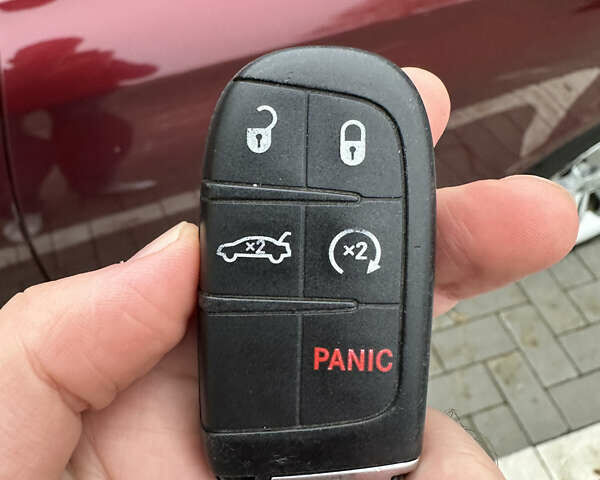 Красный Крайслер 200, объемом двигателя 2.36 л и пробегом 197 тыс. км за 9500 $, фото 42 на Automoto.ua