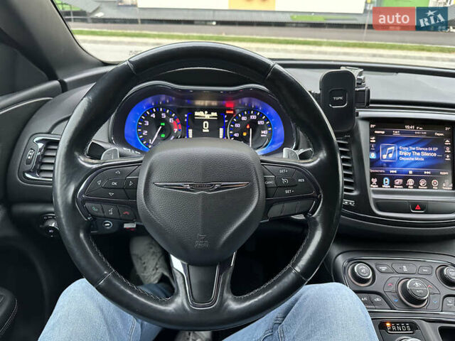 Красный Крайслер 200, объемом двигателя 2.36 л и пробегом 197 тыс. км за 9500 $, фото 2 на Automoto.ua