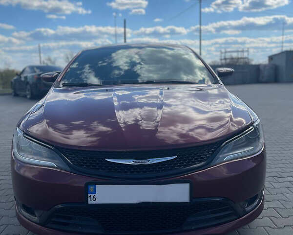 Красный Крайслер 200, объемом двигателя 2.4 л и пробегом 190 тыс. км за 9800 $, фото 1 на Automoto.ua