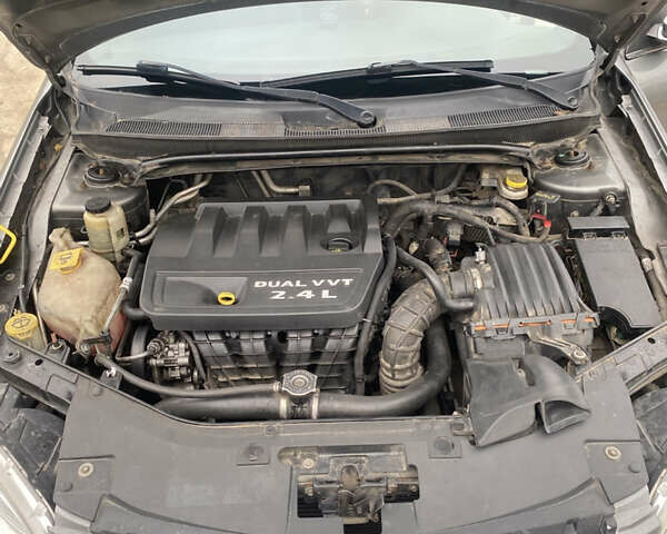 Крайслер 200, объемом двигателя 2.4 л и пробегом 187 тыс. км за 7299 $, фото 22 на Automoto.ua