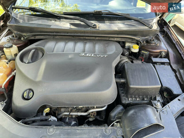 Крайслер 200, объемом двигателя 3.6 л и пробегом 135 тыс. км за 9000 $, фото 4 на Automoto.ua