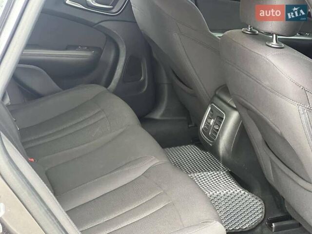 Крайслер 200, объемом двигателя 2.4 л и пробегом 207 тыс. км за 9700 $, фото 17 на Automoto.ua