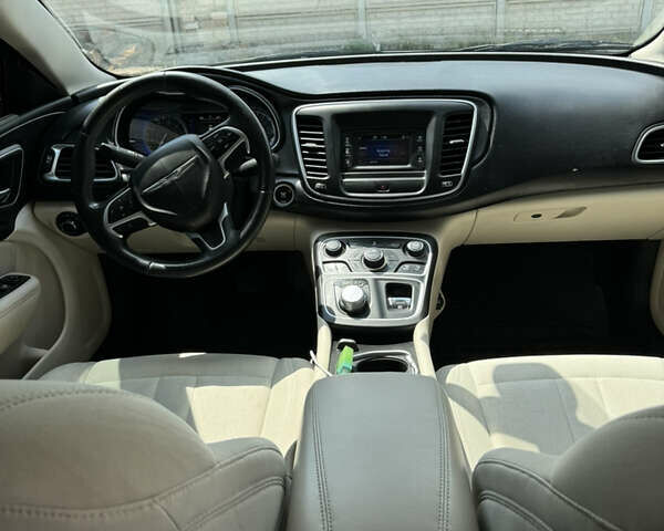 Крайслер 200, объемом двигателя 2.4 л и пробегом 197 тыс. км за 11300 $, фото 6 на Automoto.ua