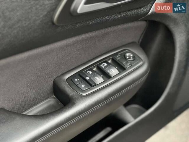 Крайслер 200, объемом двигателя 2.4 л и пробегом 207 тыс. км за 9700 $, фото 12 на Automoto.ua