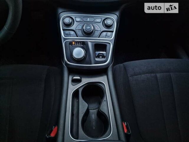 Крайслер 200, об'ємом двигуна 2.4 л та пробігом 164 тис. км за 8500 $, фото 26 на Automoto.ua