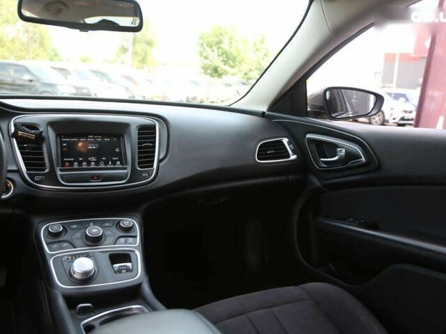 Крайслер 200, объемом двигателя 2.4 л и пробегом 117 тыс. км за 10400 $, фото 20 на Automoto.ua