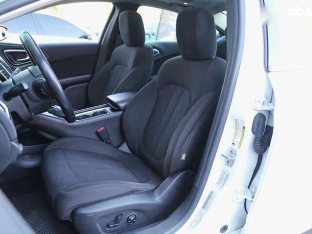Крайслер 200, объемом двигателя 2.4 л и пробегом 108 тыс. км за 10300 $, фото 7 на Automoto.ua