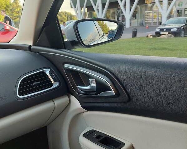 Крайслер 200, объемом двигателя 2.4 л и пробегом 107 тыс. км за 9700 $, фото 31 на Automoto.ua