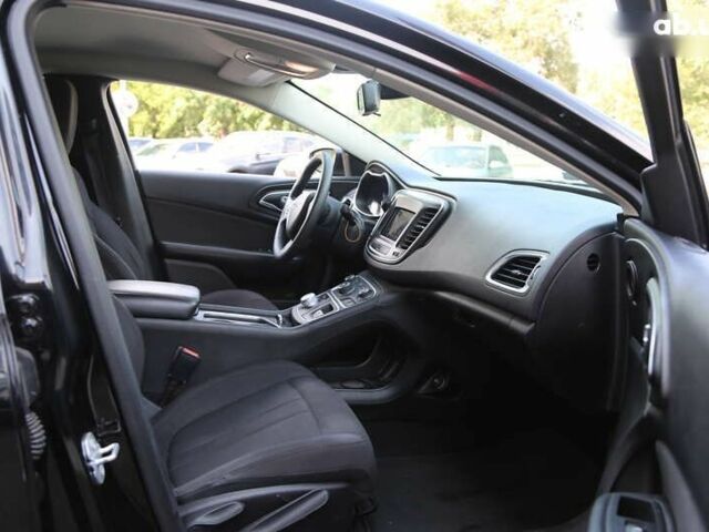 Крайслер 200, объемом двигателя 2.4 л и пробегом 117 тыс. км за 10400 $, фото 11 на Automoto.ua