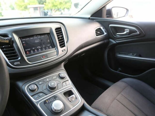 Крайслер 200, объемом двигателя 2.4 л и пробегом 117 тыс. км за 10400 $, фото 14 на Automoto.ua