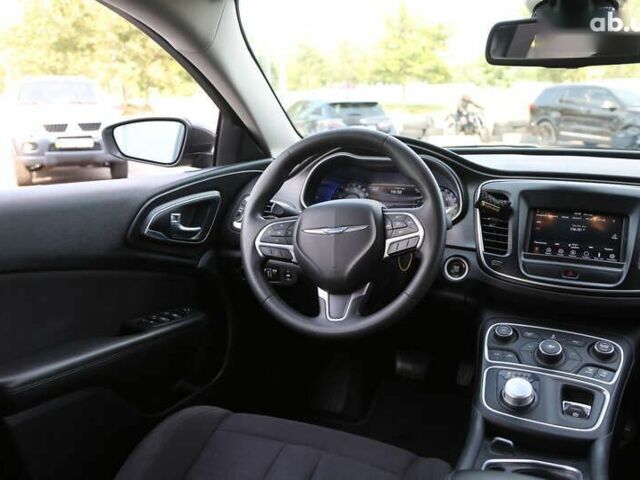 Крайслер 200 2015 в Киеве на Automoto.ua Крайслер 200, объемом двигателя 2.4 л и пробегом 117 тыс. км за 10000 $, фото 12 на Automoto.ua