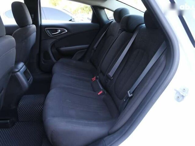 Крайслер 200, об'ємом двигуна 2.4 л та пробігом 108 тис. км за 9400 $, фото 8 на Automoto.ua