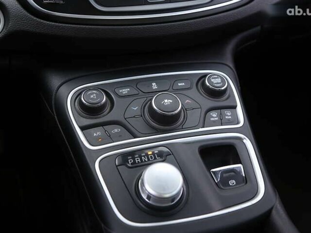 Крайслер 200, объемом двигателя 2.4 л и пробегом 117 тыс. км за 10400 $, фото 21 на Automoto.ua