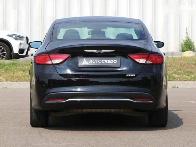 Крайслер 200, объемом двигателя 2.4 л и пробегом 117 тыс. км за 10400 $, фото 5 на Automoto.ua