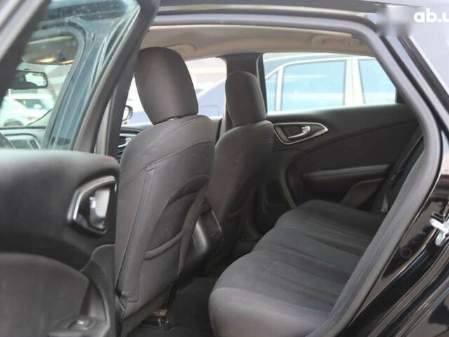 Крайслер 200 2015 в Киеве на Automoto.ua Крайслер 200, объемом двигателя 2.4 л и пробегом 117 тыс. км за 10000 $, фото 9 на Automoto.ua