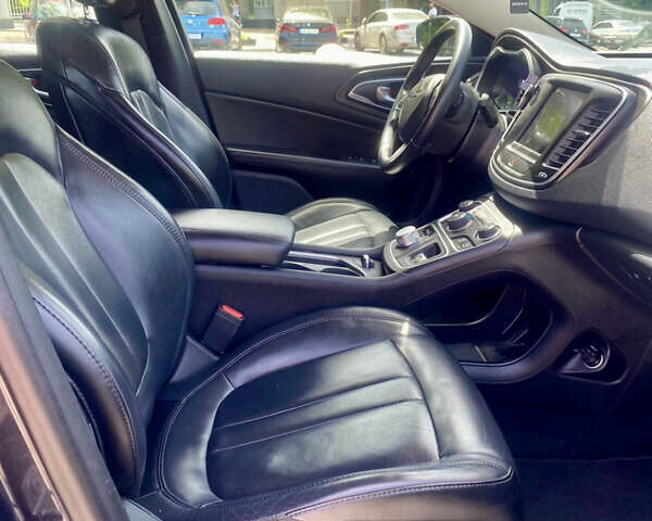 Крайслер 200, об'ємом двигуна 2.36 л та пробігом 132 тис. км за 10900 $, фото 12 на Automoto.ua
