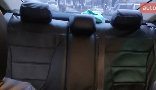 Серый Крайслер 200, объемом двигателя 2.4 л и пробегом 250 тыс. км за 9800 $, фото 5 на Automoto.ua