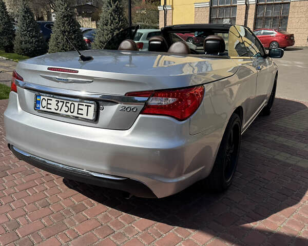 Серый Крайслер 200, объемом двигателя 2.36 л и пробегом 125 тыс. км за 11000 $, фото 6 на Automoto.ua