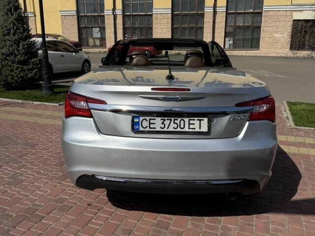 Серый Крайслер 200, объемом двигателя 2.4 л и пробегом 125 тыс. км за 11000 $, фото 7 на Automoto.ua